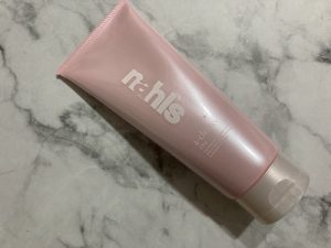 ピンクのパッケージが可愛いナールスエークレンズ by Milky