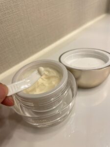 コスメアカデミアクリーム(使用直前)
