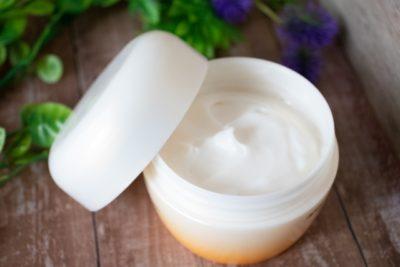 ケースに入ったクリーム