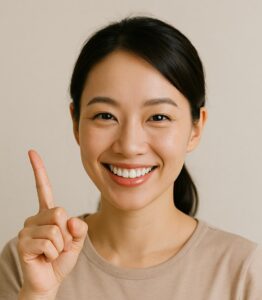シワの改善に有効な4つの成分をチェックする女性