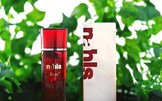 ナールスピュアのボトルと外箱